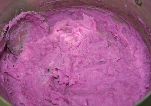1- Cách làm kem chuối khoai môn với màu tím "mộng mơ"