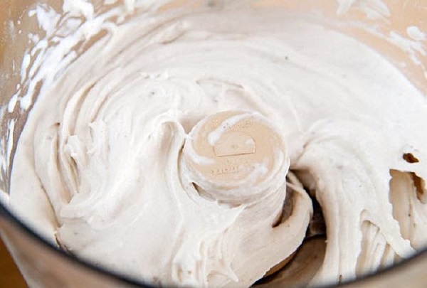 Cách làm kem chuối khoai môn với màu tím "mộng mơ"