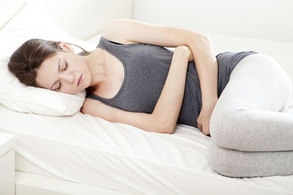 đau bụng dưới là một trong những dấu hiệu mang thai