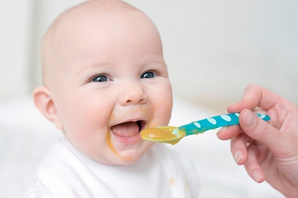 Dinh dưỡng trong những đầu đời đối với trẻ sơ sinh từ 6 đến 12 tháng