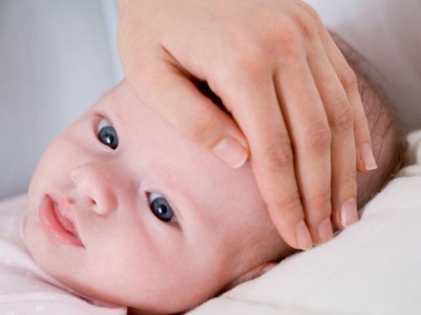 Tất tần tật về trẻ sơ sinh bị sốt và cách chăm sóc