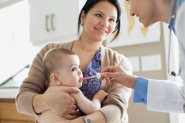 Chăm sóc trẻ sơ sinh: Khi nào bạn cần tìm đến bác sĩ - Trẻ ăn uống bất thường